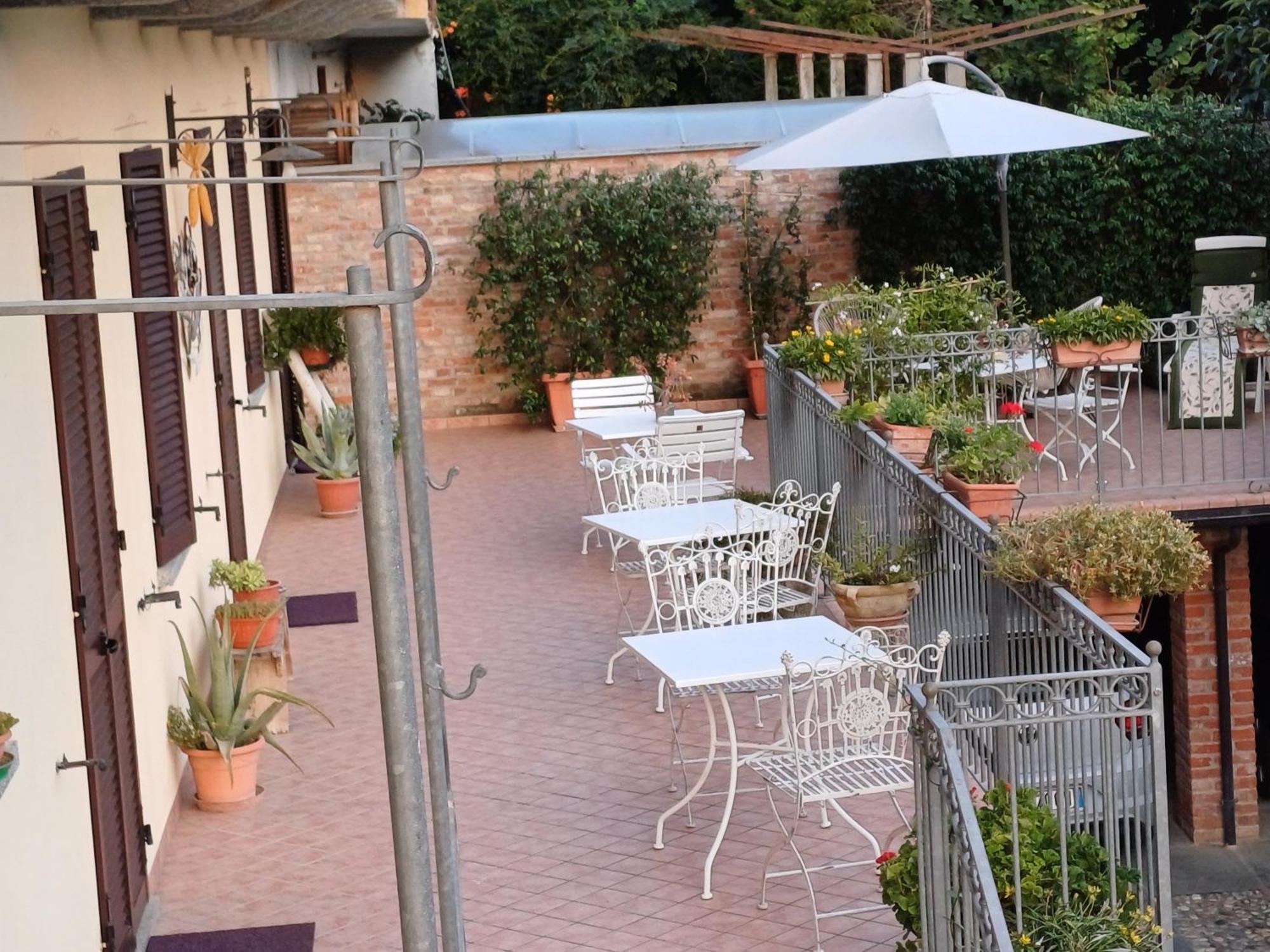 Bed and Breakfast Il Germano Reale à Alba  Extérieur photo